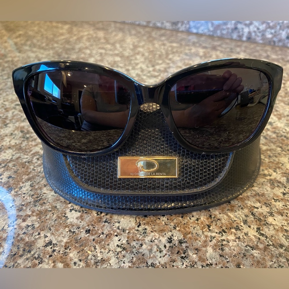Oscar de le Renta Sunglasses